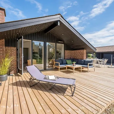 Tilda - 900m From The Sea By Interhome *